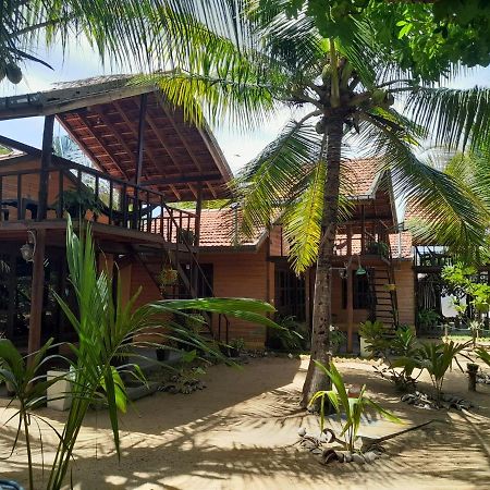 Golden Beach Chalets Baie d'Arugam Extérieur photo