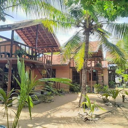 Golden Beach Chalets Baie d'Arugam Extérieur photo