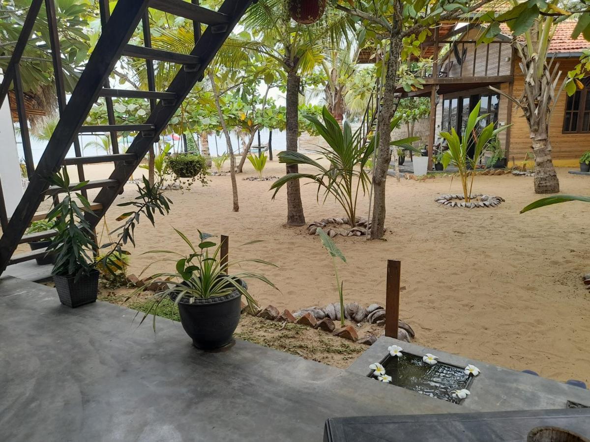 Golden Beach Chalets Baie d'Arugam Extérieur photo