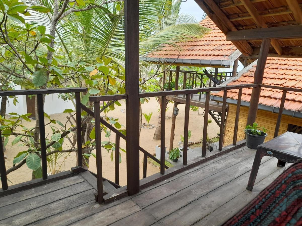 Golden Beach Chalets Baie d'Arugam Extérieur photo