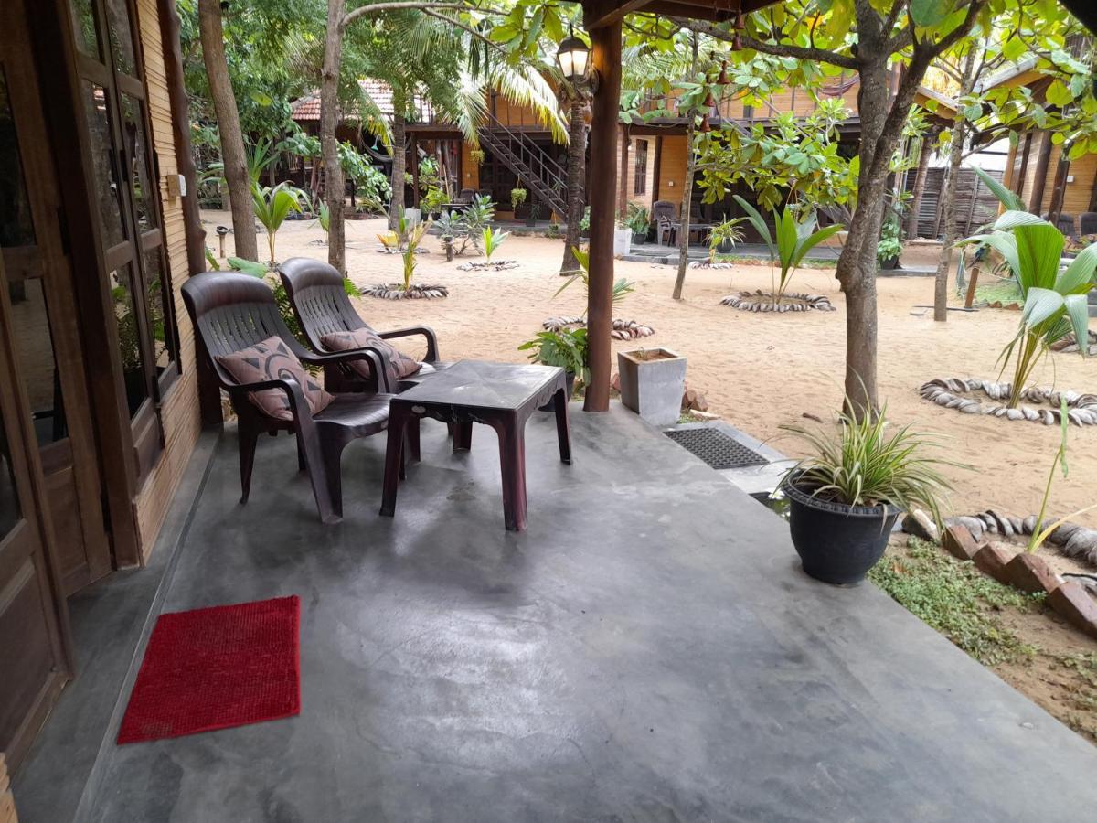 Golden Beach Chalets Baie d'Arugam Extérieur photo