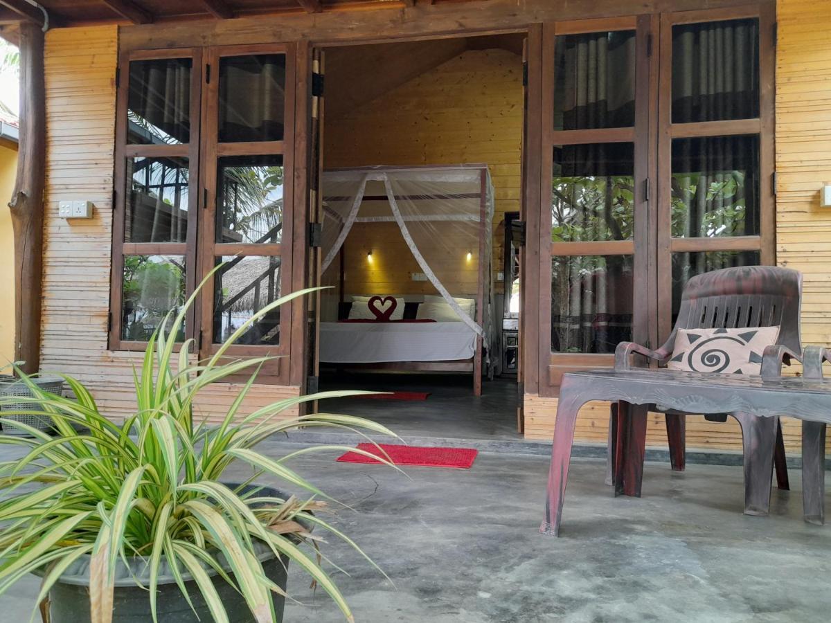 Golden Beach Chalets Baie d'Arugam Extérieur photo