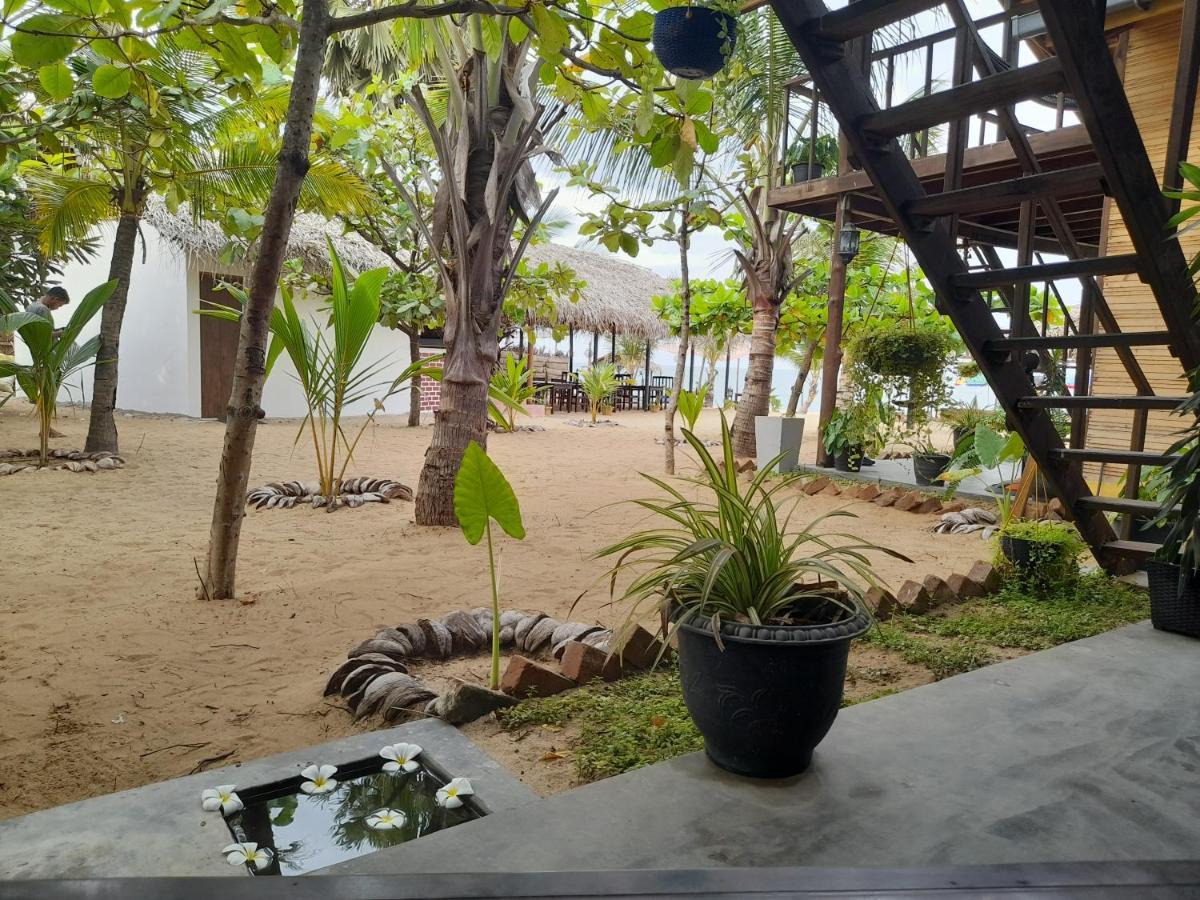 Golden Beach Chalets Baie d'Arugam Extérieur photo