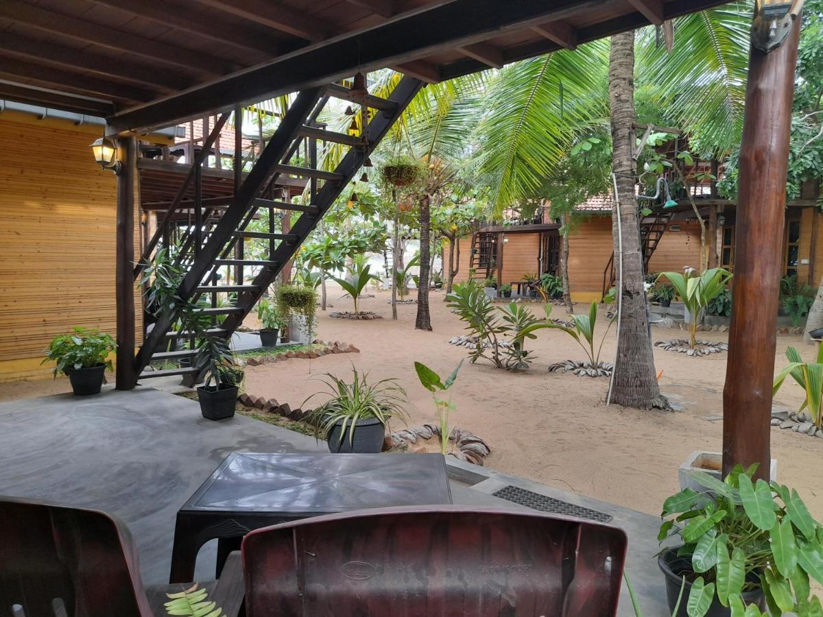 Golden Beach Chalets Baie d'Arugam Extérieur photo