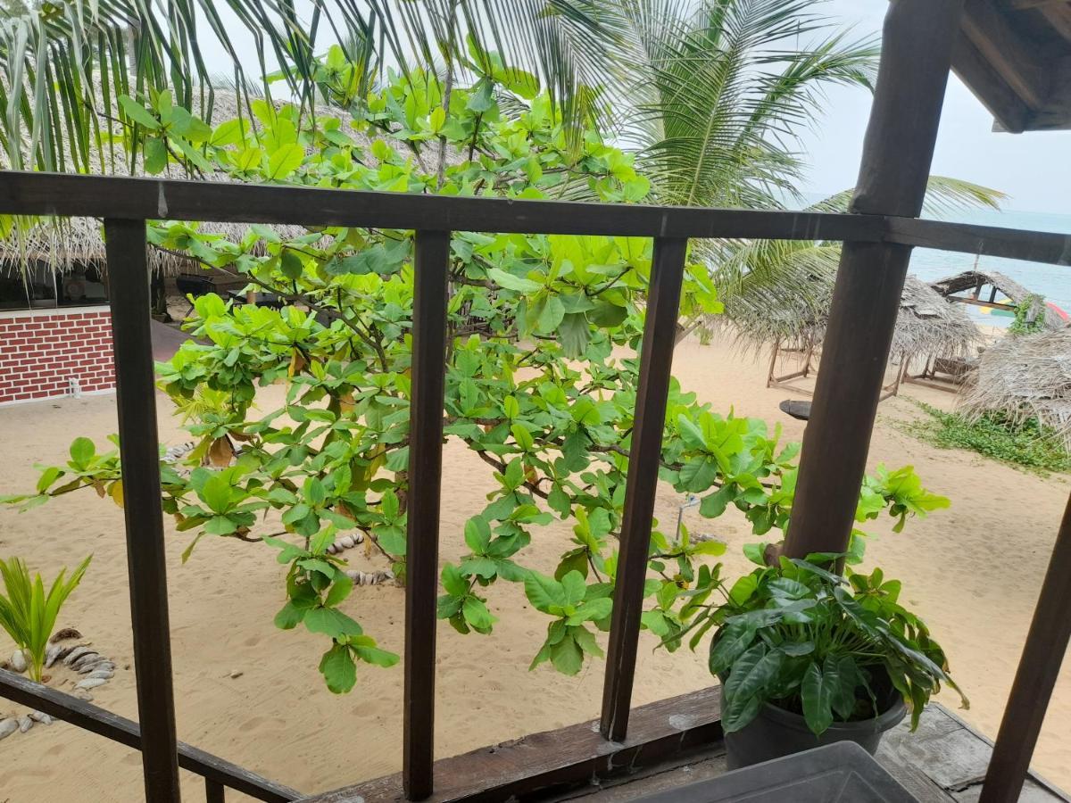 Golden Beach Chalets Baie d'Arugam Extérieur photo