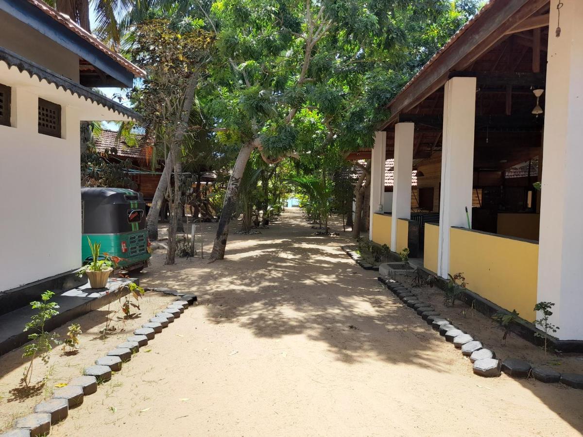Golden Beach Chalets Baie d'Arugam Extérieur photo
