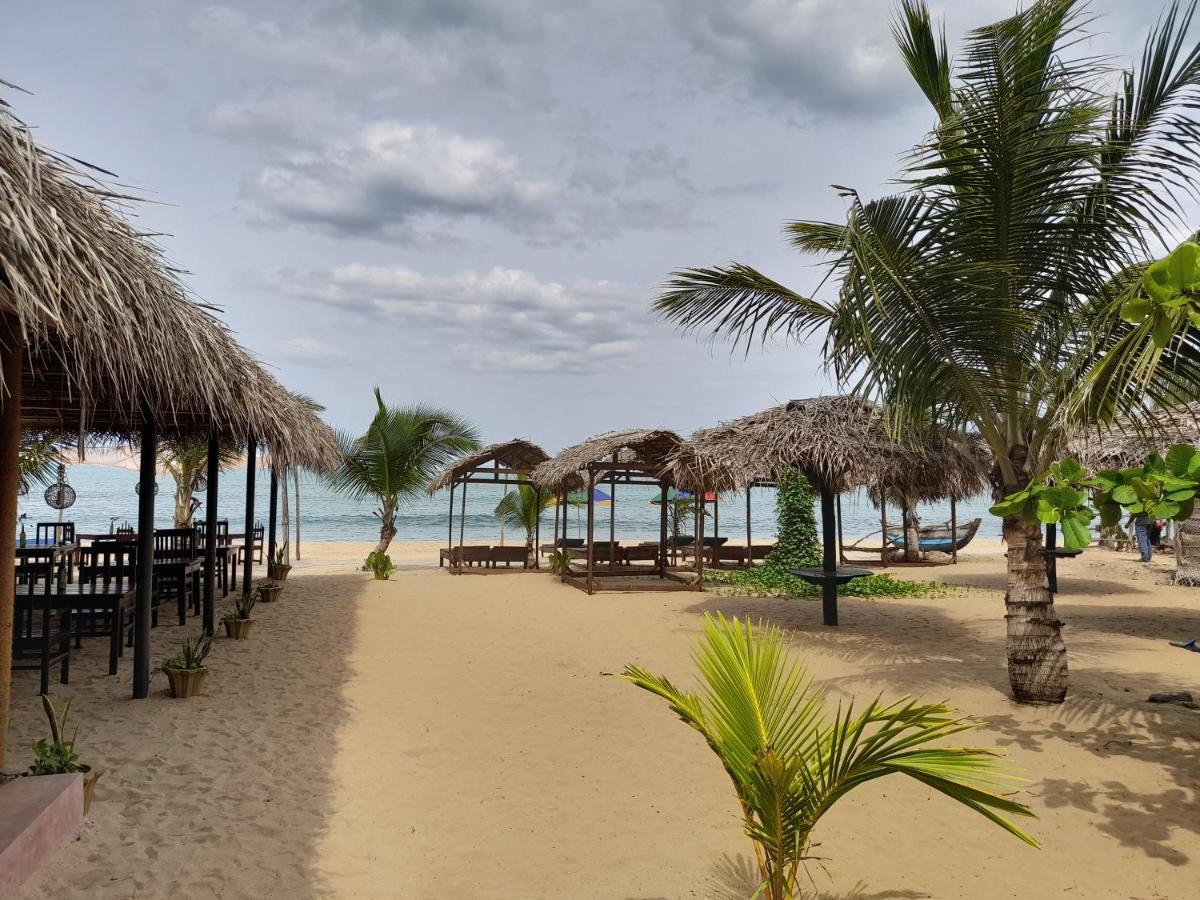 Golden Beach Chalets Baie d'Arugam Extérieur photo