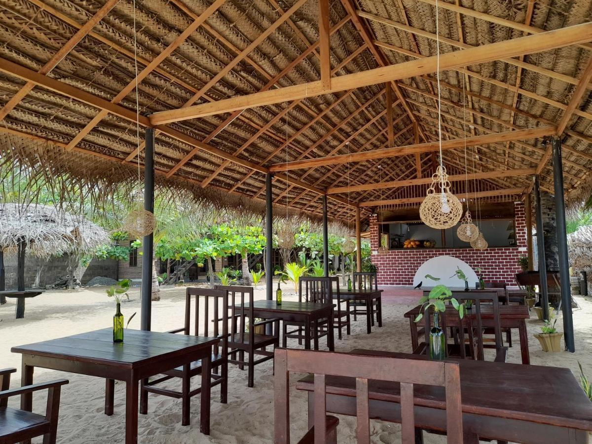 Golden Beach Chalets Baie d'Arugam Extérieur photo
