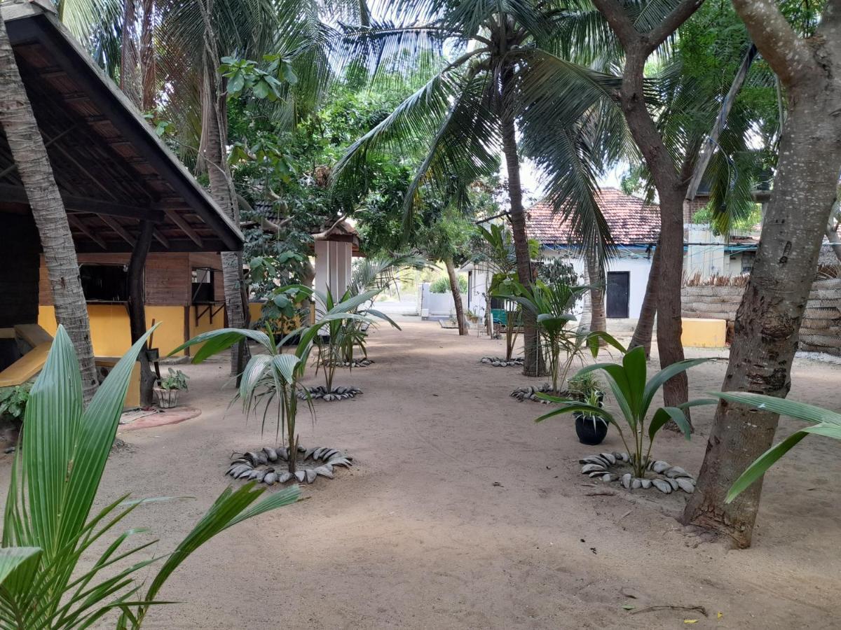Golden Beach Chalets Baie d'Arugam Extérieur photo