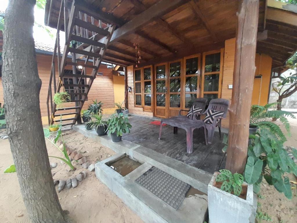 Golden Beach Chalets Baie d'Arugam Extérieur photo