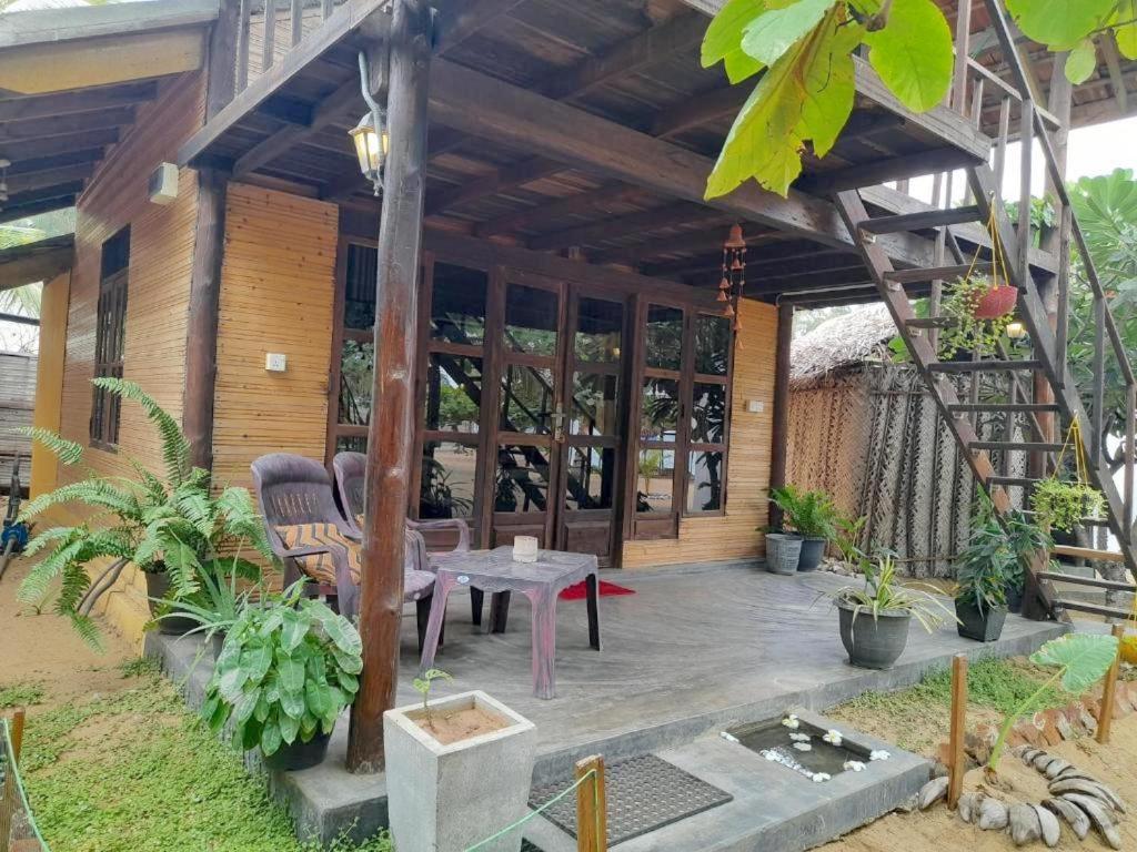 Golden Beach Chalets Baie d'Arugam Extérieur photo
