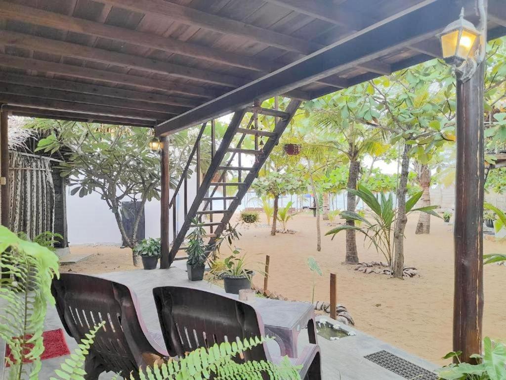 Golden Beach Chalets Baie d'Arugam Extérieur photo