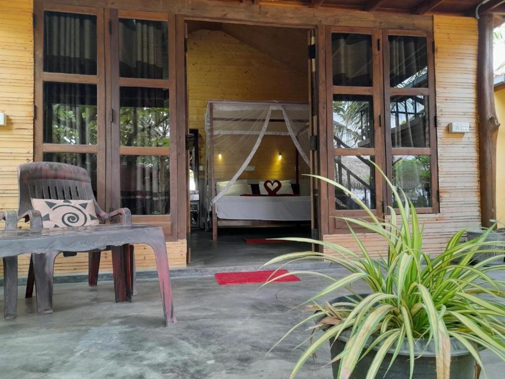 Golden Beach Chalets Baie d'Arugam Extérieur photo